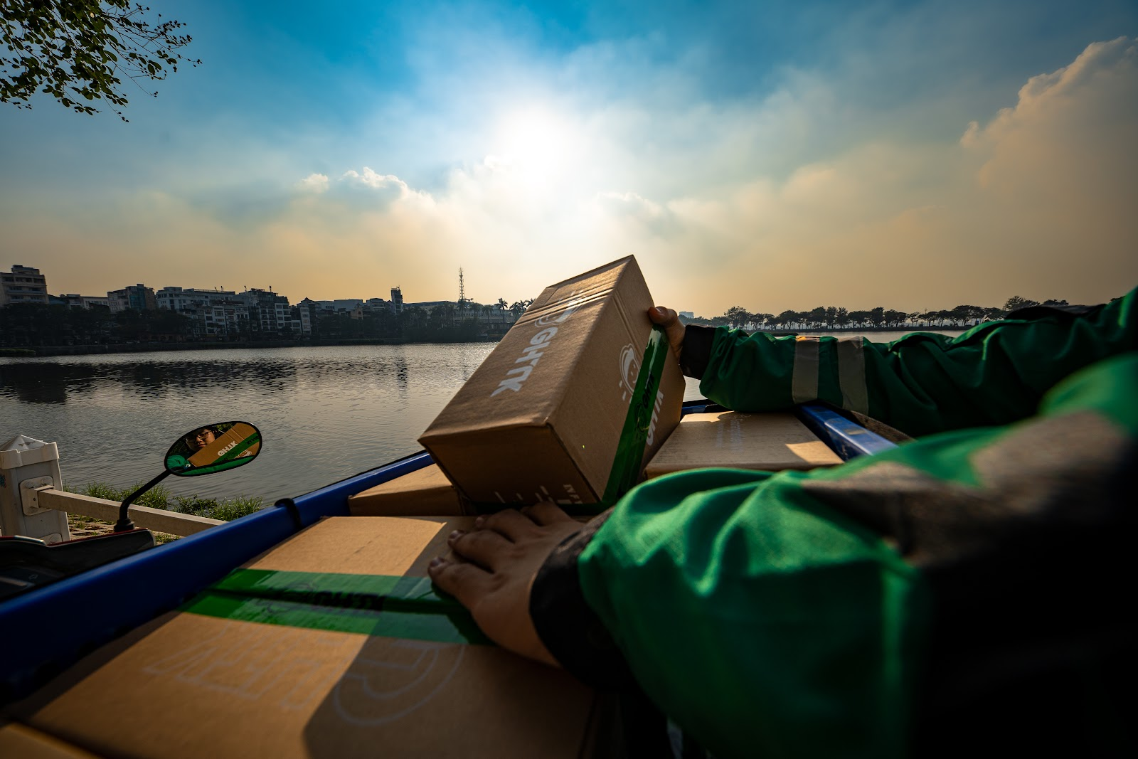 Doanh nghiệp hiện dựa trên dữ liệu bán hàng và logistics ngược để lập kế hoạch sản xuất linh hoạt, bổ sung nguồn kịp thời và điều chỉnh thiết kế theo nhu cầu thực tế thay vì dựa vào kinh nghiệm cũ.